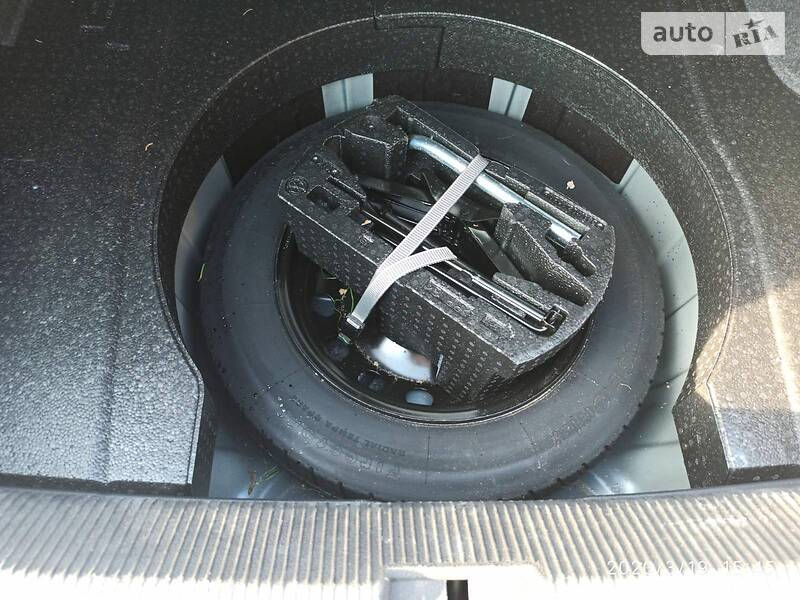 Седан Volkswagen Passat 2013 в Харкові