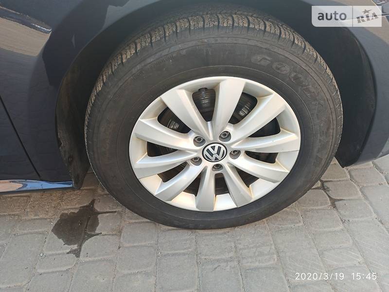 Седан Volkswagen Passat 2013 в Харкові