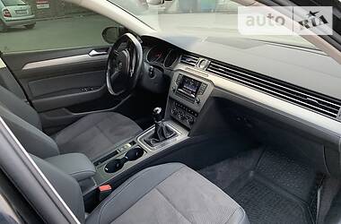 Седан Volkswagen Passat 2015 в 