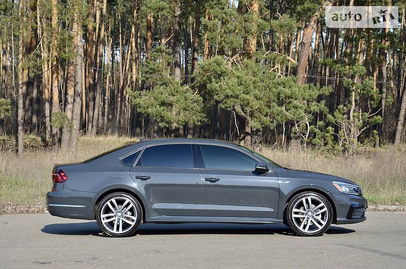 Седан Volkswagen Passat 2018 в Києві