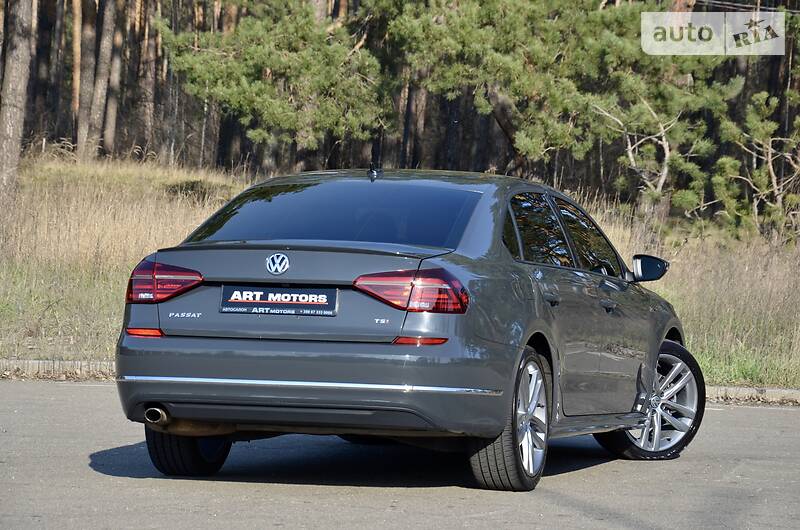 Седан Volkswagen Passat 2018 в Києві