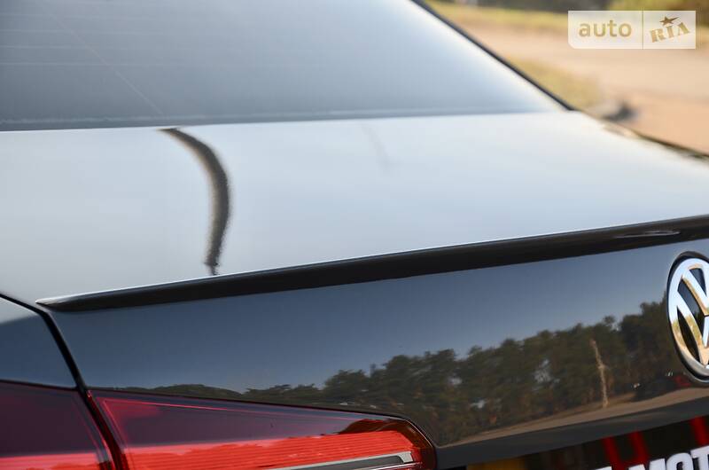 Седан Volkswagen Passat 2018 в Києві