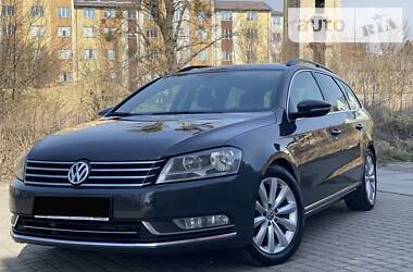 Універсал Volkswagen Passat 2011 в 