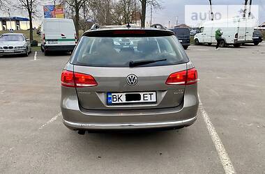 Універсал Volkswagen Passat 2012 в 