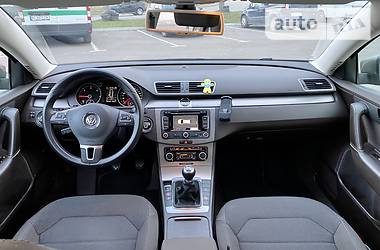 Універсал Volkswagen Passat 2012 в 