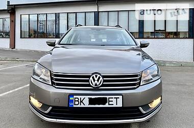 Універсал Volkswagen Passat 2012 в 