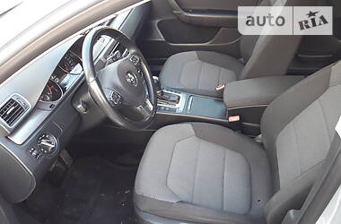 Універсал Volkswagen Passat 2011 в 