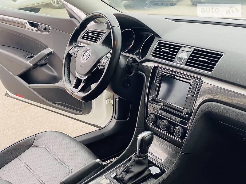 Седан Volkswagen Passat 2017 в Харкові