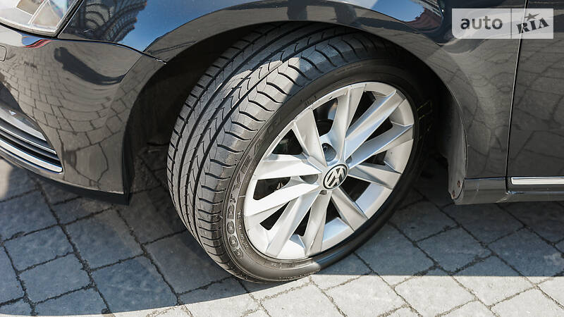 Седан Volkswagen Passat 2011 в Львове