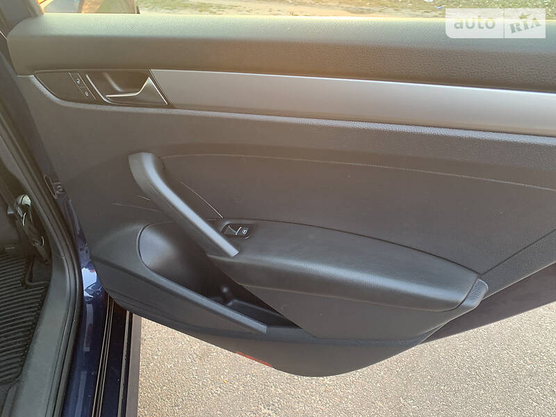 Седан Volkswagen Passat 2013 в Києві