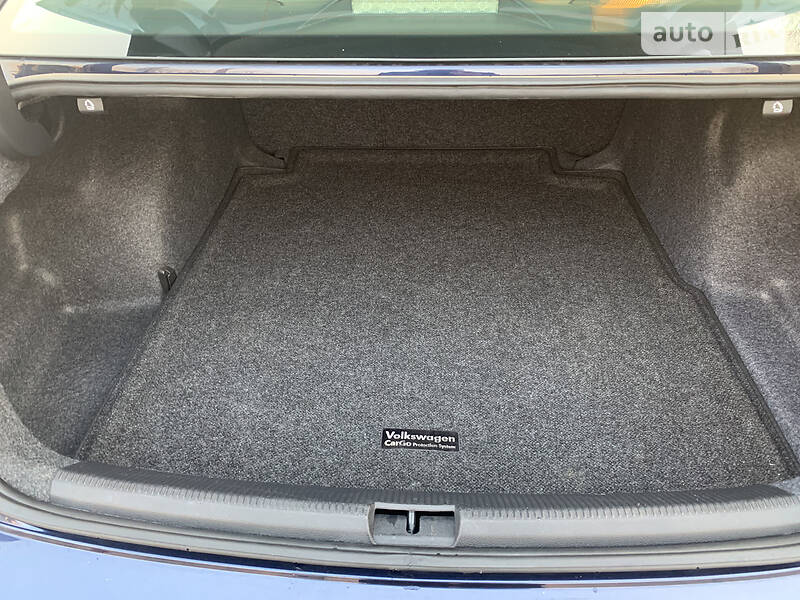 Седан Volkswagen Passat 2013 в Києві