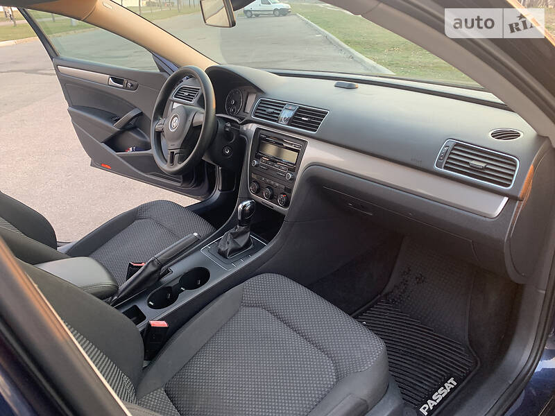 Седан Volkswagen Passat 2013 в Києві