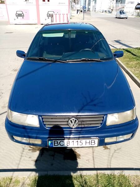 Седан Volkswagen Passat 1996 в Стрию