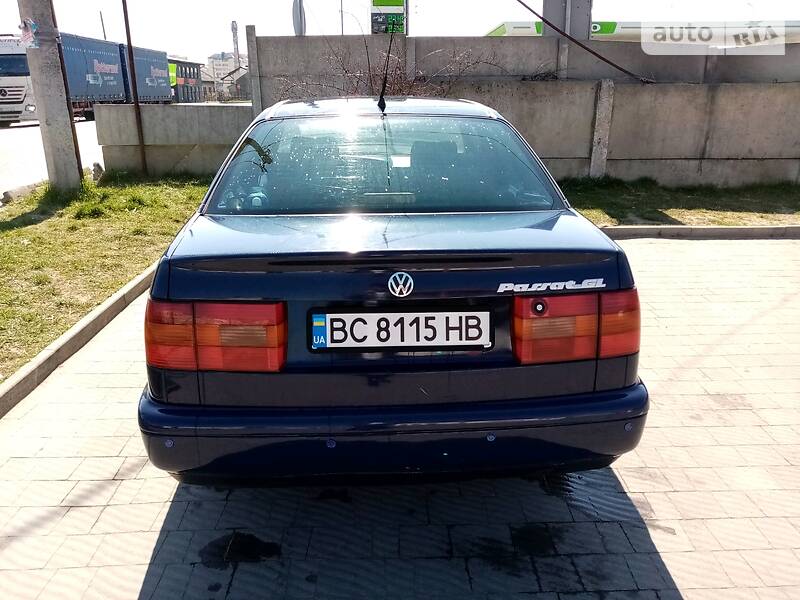Седан Volkswagen Passat 1996 в Стрию
