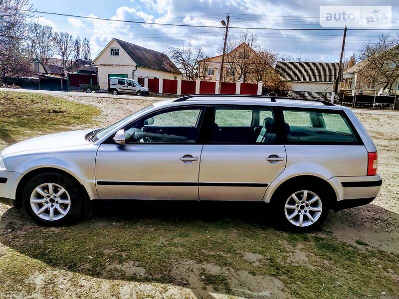 Універсал Volkswagen Passat 2004 в 
