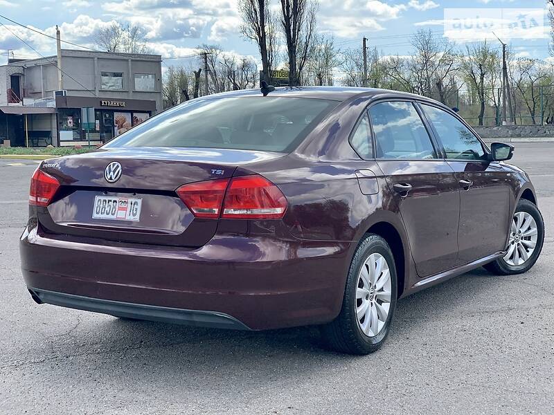 Седан Volkswagen Passat 2014 в Горішніх Плавнях