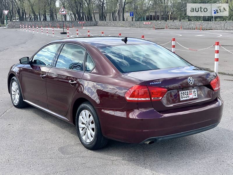 Седан Volkswagen Passat 2014 в Горішніх Плавнях