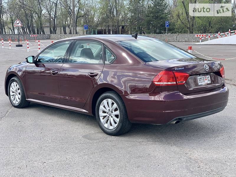 Седан Volkswagen Passat 2014 в Горішніх Плавнях
