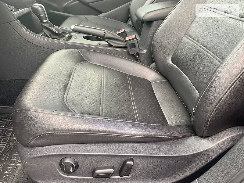 Седан Volkswagen Passat 2014 в Горішніх Плавнях