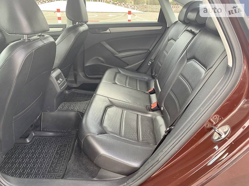 Седан Volkswagen Passat 2014 в Горішніх Плавнях