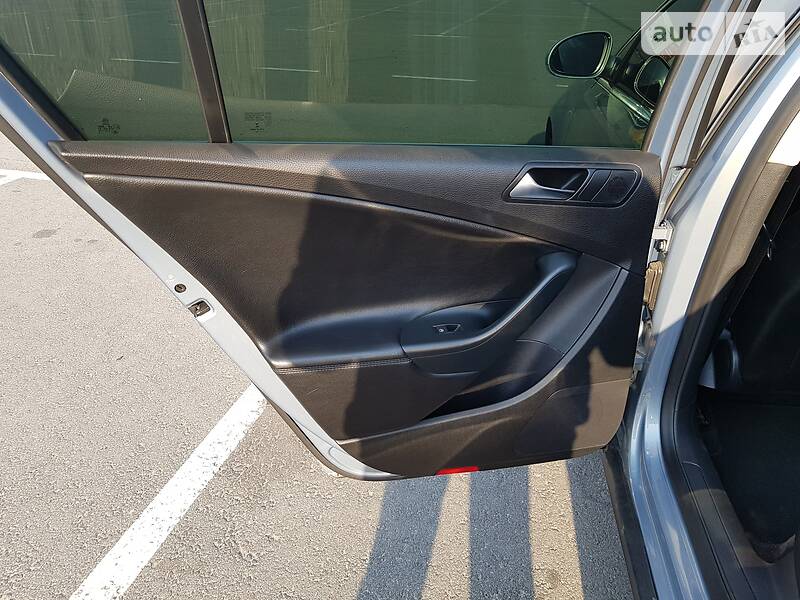 Седан Volkswagen Passat 2010 в Києві