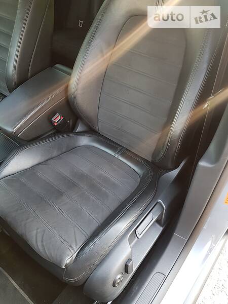 Седан Volkswagen Passat 2010 в Києві