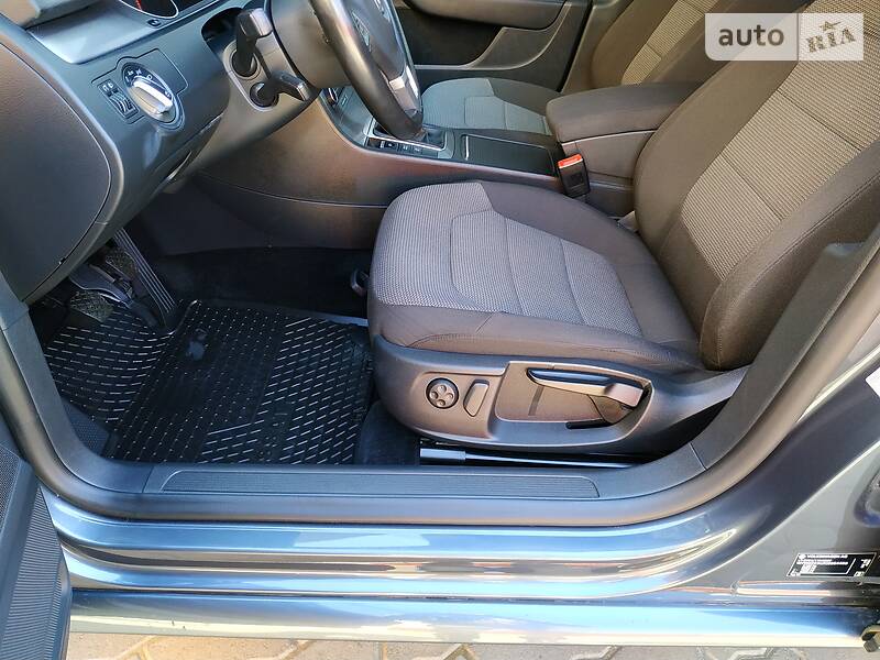 Універсал Volkswagen Passat 2012 в Калуші