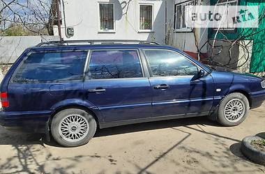 Універсал Volkswagen Passat 1995 в 