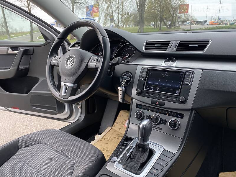 Універсал Volkswagen Passat 2012 в Рівному