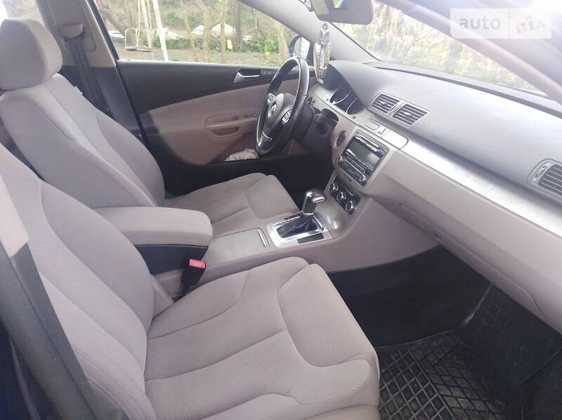 Універсал Volkswagen Passat 2010 в Львові