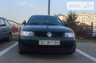 Седан Volkswagen Passat 1998 в 