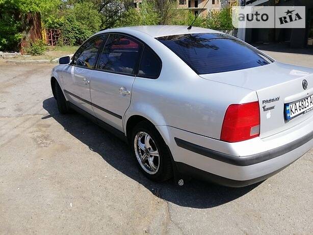 Седан Volkswagen Passat 1999 в Киеве