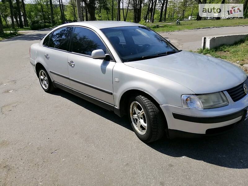 Седан Volkswagen Passat 1999 в Киеве