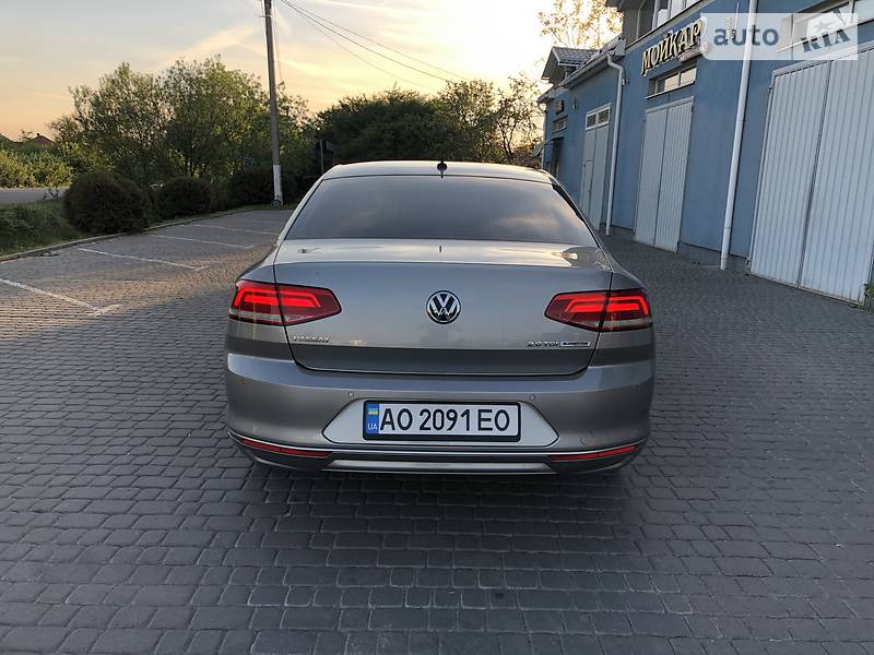 Седан Volkswagen Passat 2015 в Мукачевому