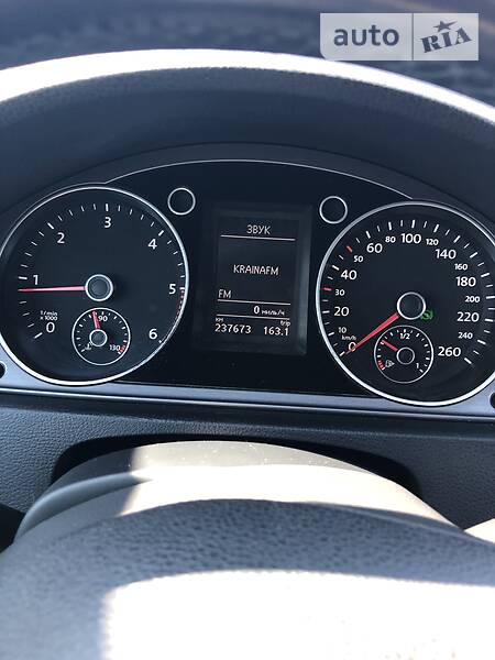 Седан Volkswagen Passat 2011 в Києві