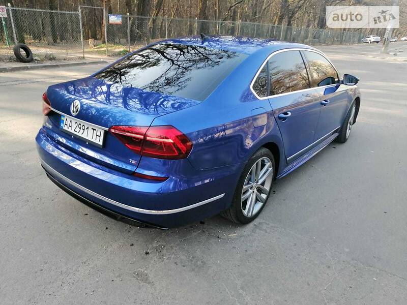 Седан Volkswagen Passat 2016 в Києві