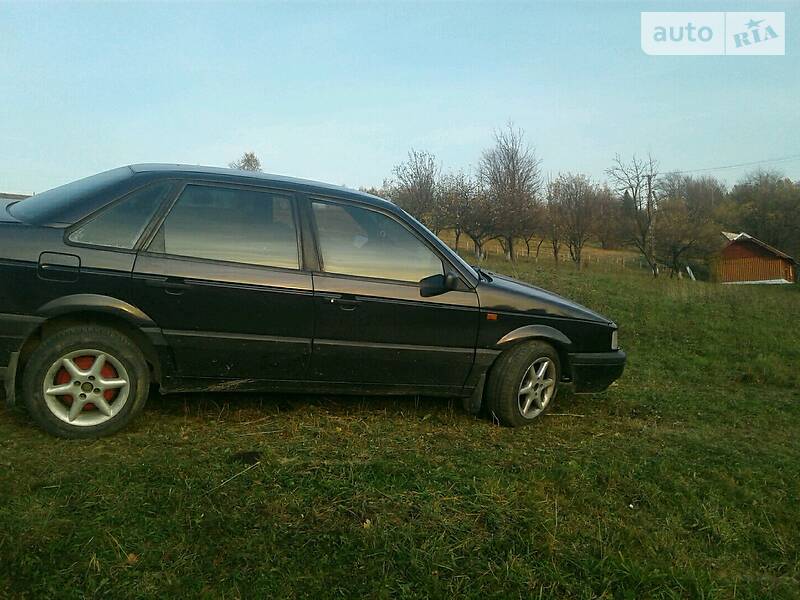 Седан Volkswagen Passat 1993 в Трускавці