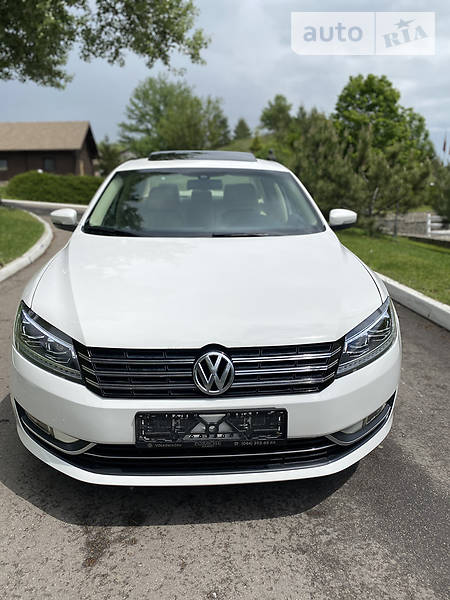 Седан Volkswagen Passat 2013 в Києві