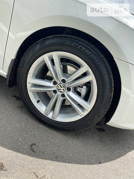 Седан Volkswagen Passat 2013 в Києві