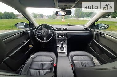 Універсал Volkswagen Passat 2012 в 