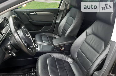 Універсал Volkswagen Passat 2012 в 