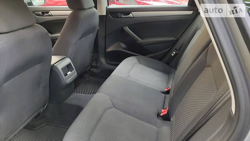 Седан Volkswagen Passat 2012 в Києві