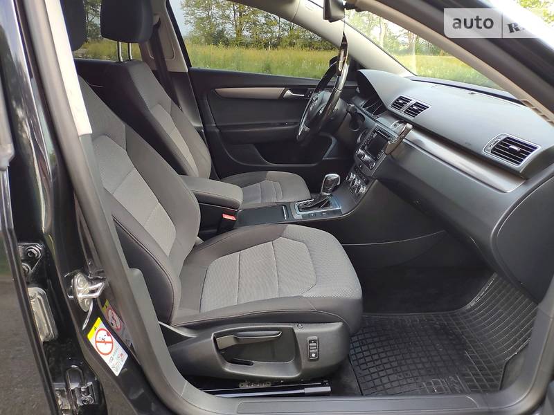 Універсал Volkswagen Passat 2012 в Тернополі