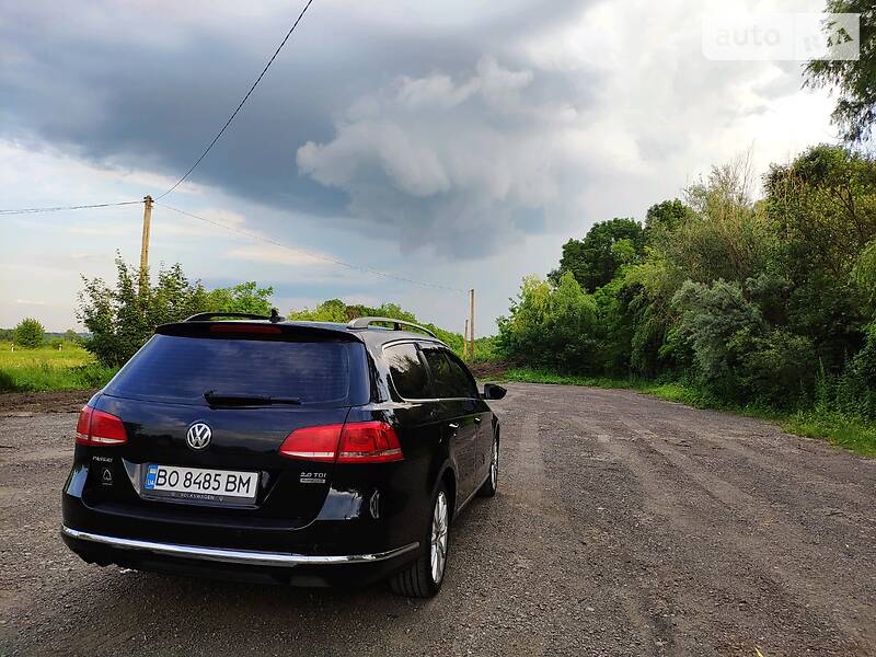 Універсал Volkswagen Passat 2012 в Тернополі