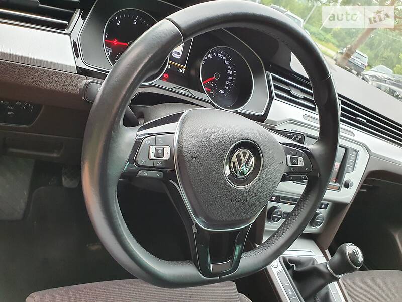 Універсал Volkswagen Passat 2015 в Дрогобичі