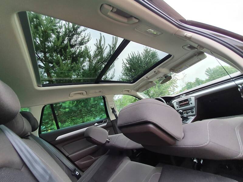 Універсал Volkswagen Passat 2015 в Дрогобичі