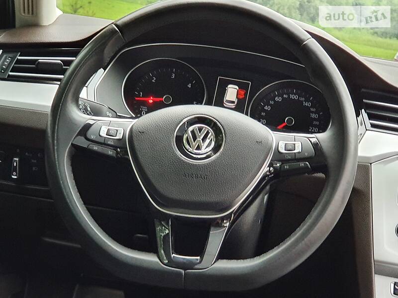 Універсал Volkswagen Passat 2015 в Дрогобичі