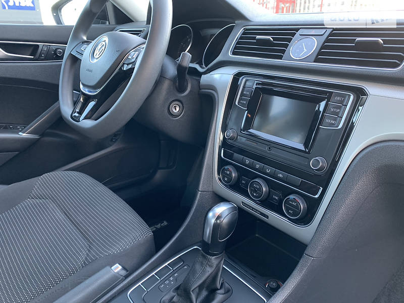 Седан Volkswagen Passat 2017 в Києві