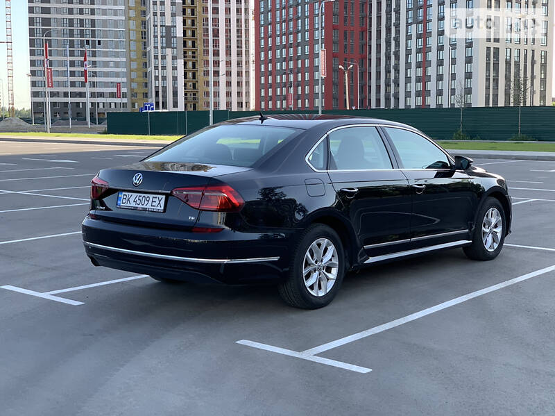 Седан Volkswagen Passat 2017 в Києві