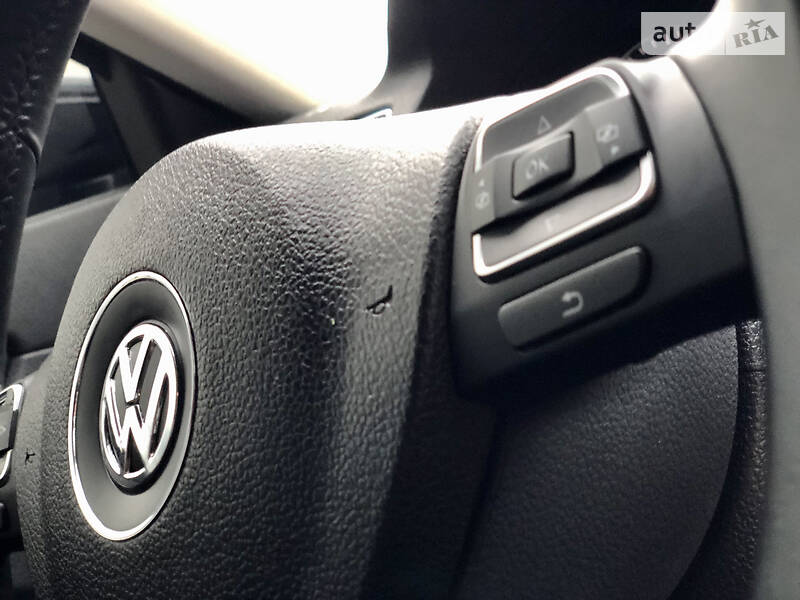Седан Volkswagen Passat 2014 в Львові
